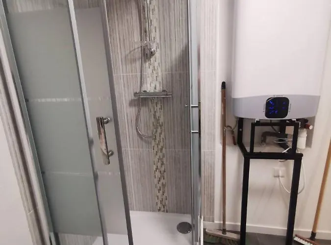 Le Rez De Jardin Apartment