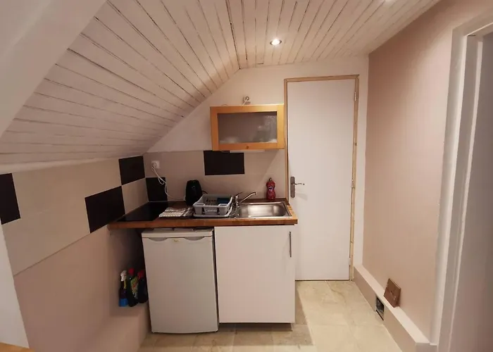 Le Rez De Jardin Apartment